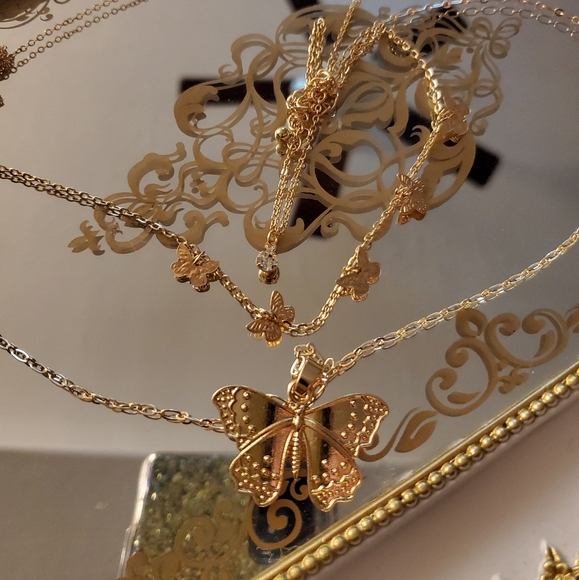 🦋Multi layered gold plated butterfly necklace - Picture 4 of 6